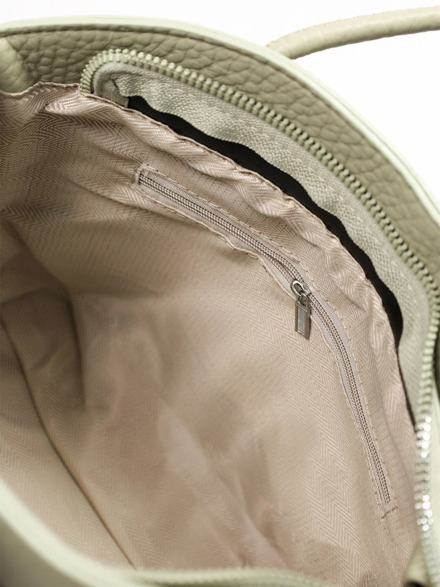 Сумка-тоут с округлыми ручками и декоративным платком в ассортименте